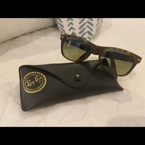Ray Ban New Wayfarer Classic Polarized RB2132